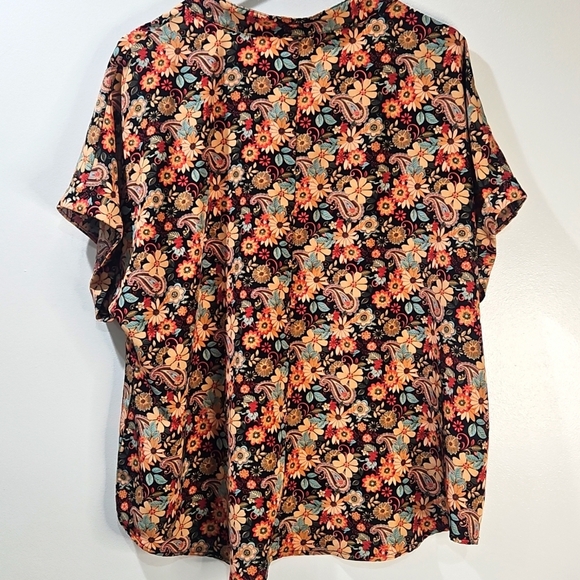 Floral Short Sleeve Blouse - Picture 2 of 6